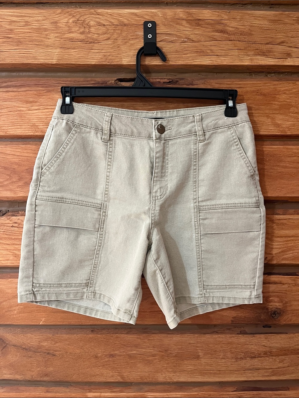 d. jeans Women's Cargo-Style Shorts in Light Tan